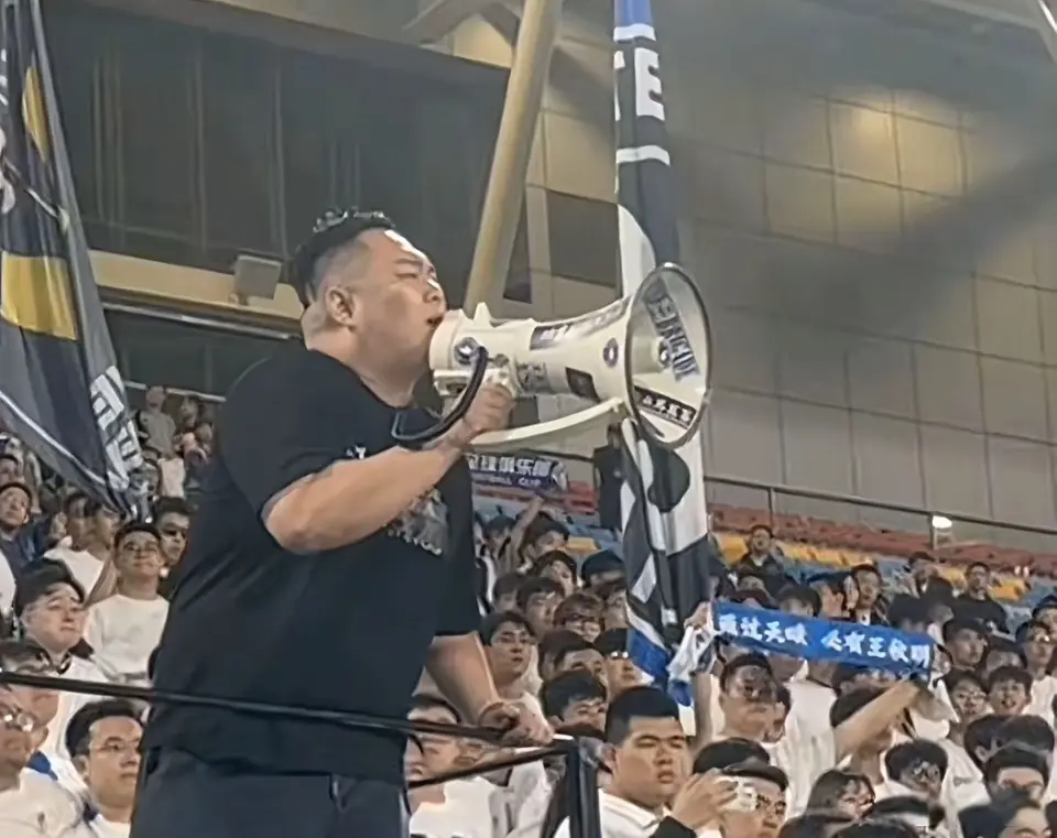 被辱骂后首, 报批评, 次单赛季连 被辱骂后首, 报批评, 次单赛季连