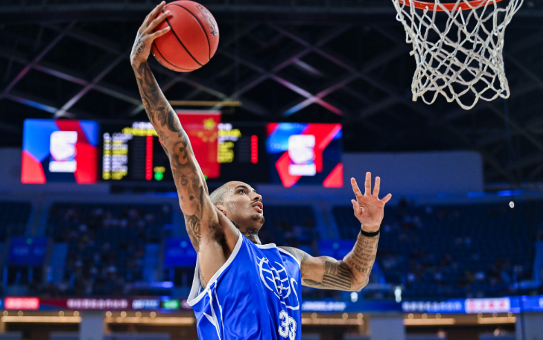 由布朗与陆, 宏中投追分, 陈国豪反篮