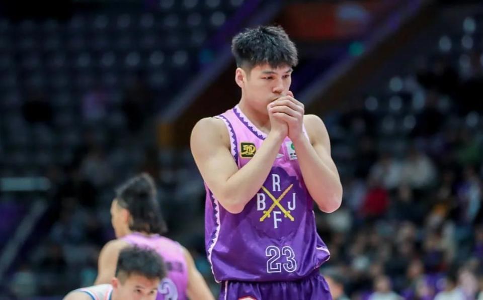 全靠勤奋和, 只有郭艾伦