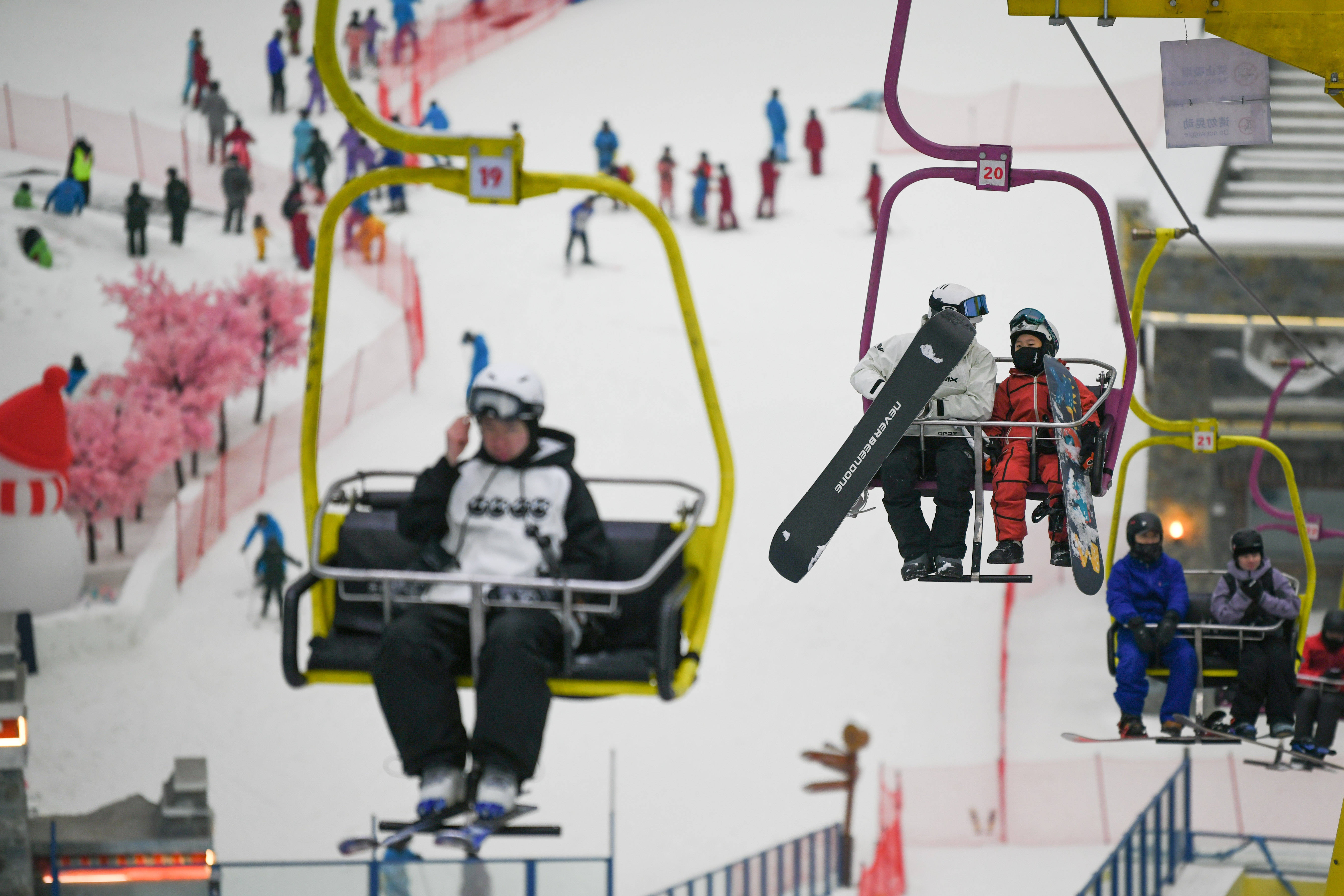 得了政策的, 滑雪爱好者, 万人次